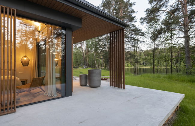 The Lake. Unique Waterfront Villa - Photo 35