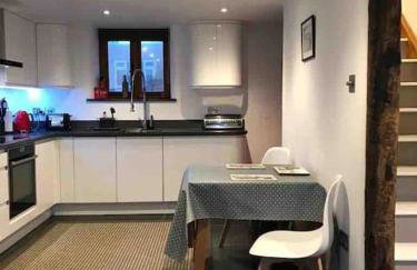 Lovely Cottage by Coastal Footpath & Surf Beaches! - Photo 25