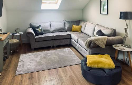 Perivale Lodge - Photo 2