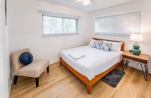 1 Mi to Campus! Creekside Austin Home with Game Room - Foto 13