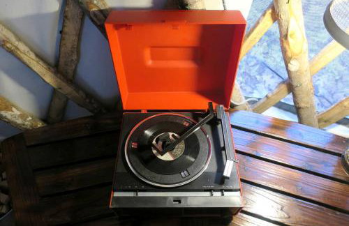 Modern Waterfront Yurt for a Romantic Getaway with a Hot Tub in the Monadnock Region, New Hampshire - Foto 14