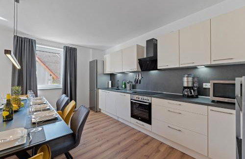 Golden Home with Barbecue, Yoga, Football Table - Photo 6