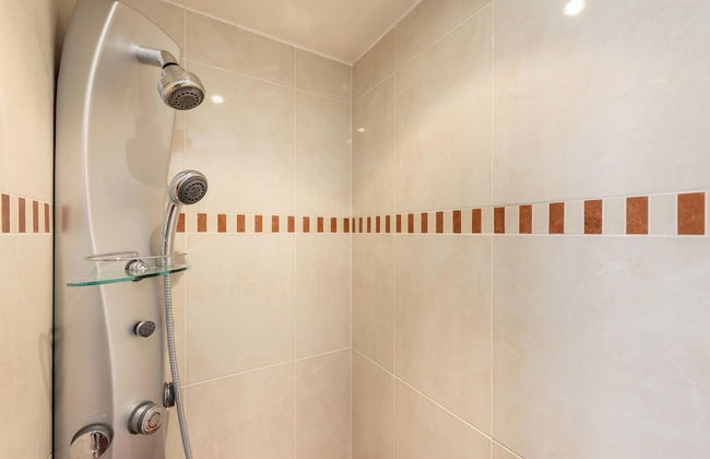 Comfortable Bungalow With Massage Shower, Within Nature - Photo 9