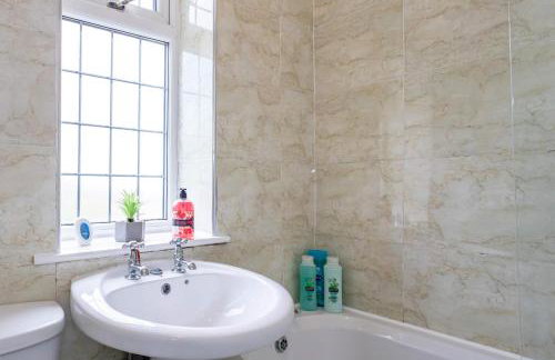 Spacious & Bright 3 Bedroom House in St Helens - Foto 26