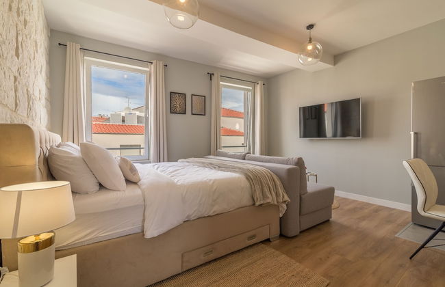 Luxurious Suites Elegance - Photo 31