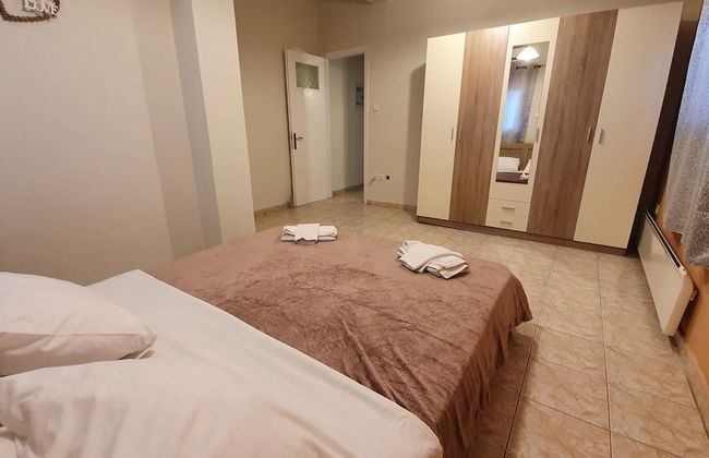 K1-George Apt. by the Sea and Airport - Photo 2