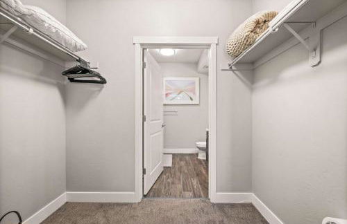 2BR Downtown SLC Hot Tub Free Parking - Foto 10