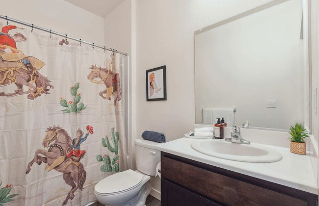 Modern Apartment With Upgraded Amenities Near CSU - Foto 21