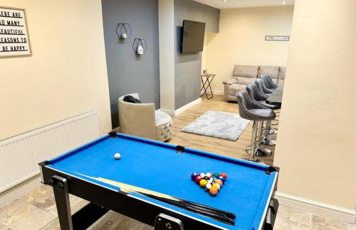 Harborne House, Perfect for Contractors & Families, sleeps 8 - Photo 1