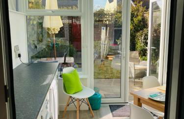 Stunning Seafront House with garden and private parking - Foto 62