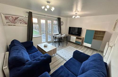 Spacious & Lovely 4 Bedroom Home in Manchester - Foto 1