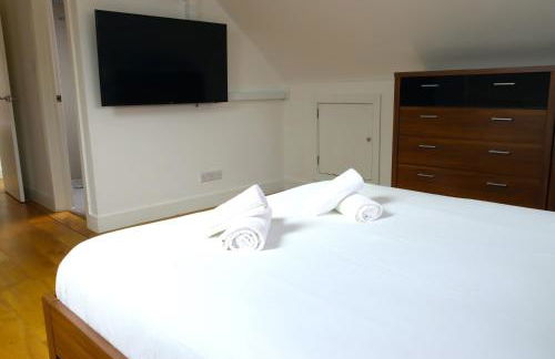 Luxury Pamper Home Hot Tub & Sauna Ladies Retreat - Photo 21