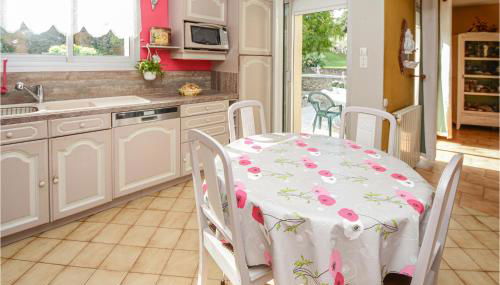 Stunning Home In Pujaut With Kitchen - Photo 4