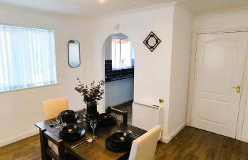 4 beds spacious Apartment, with Parking & WIFI, CHAFFORD HUNDRED, near station & shopping, long stays! - Foto 25