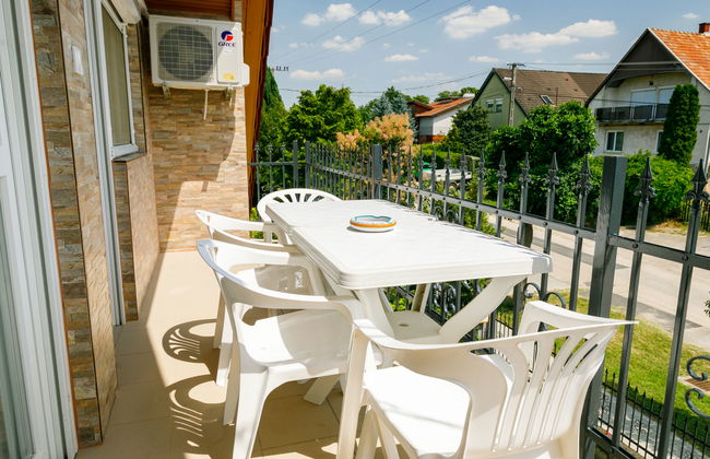 3 bedroom Apartment in Balatonszárszó with swimming pool and garden - Photo 4