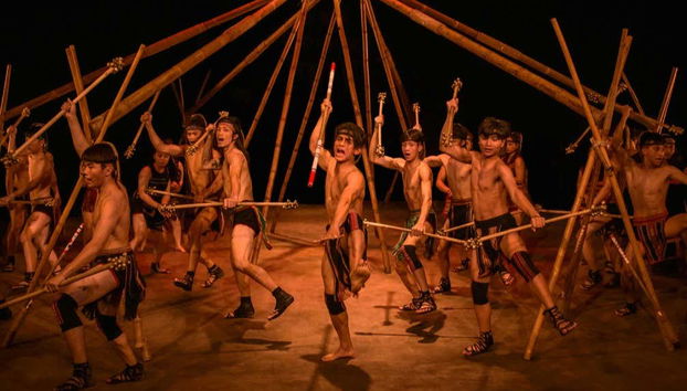 Disfrutando del espectáculo Teh Dar