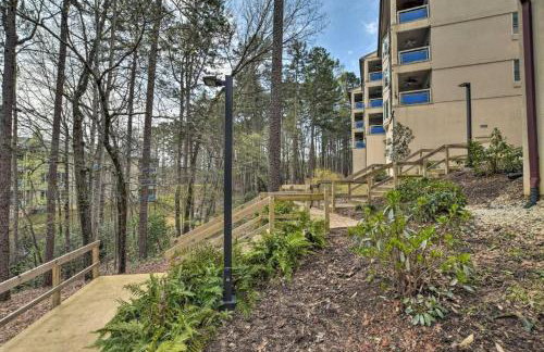 Lake front Keowee Condo with Balcony & Resort Amenities! 20 min to Clemson condo - Foto 60