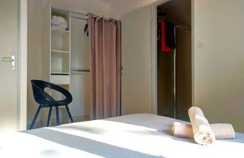 Le Parc Jean Édouard - Spa avec jacuzzi privé - Superbe villa 4 chambres - 9 couchages - 6 lits - Poêle - Parking - Climatisation réversible- Terrasse ombragée et grand jardin - Foto 33