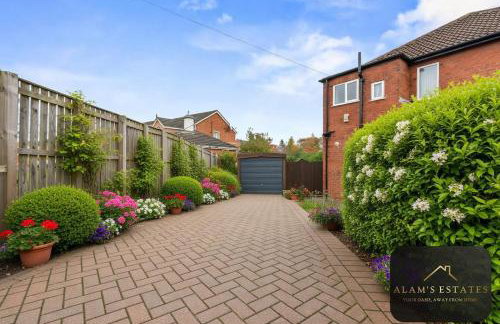 Spacious 4 Bedroom Leeds House - Ideal for Family and Contractors - Free WIFI and Free Parking - Foto 30