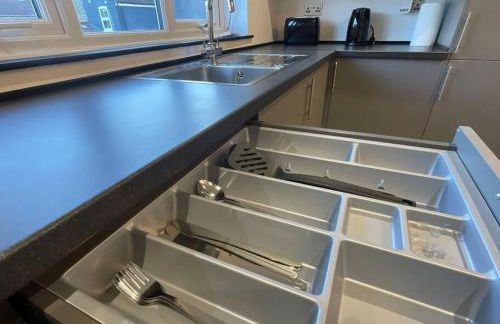 Burmer Central Bliss: Modern 3BR/1BA, Full Kitchen - Foto 13