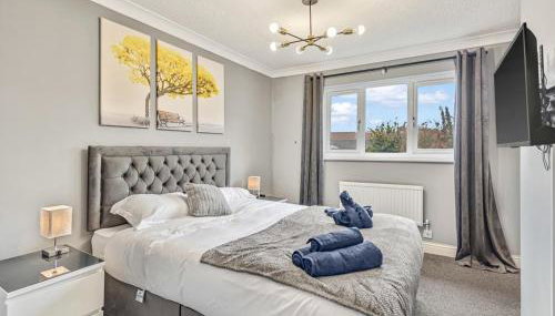 Modern Terraced House with Private Garden, Near Airport & MET Office - Foto 5