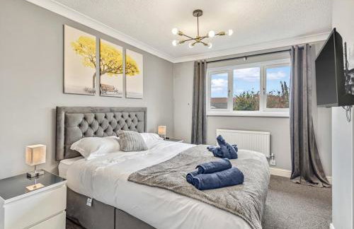 Modern Terraced House with Private Garden, Near Airport & MET Office - Foto 5