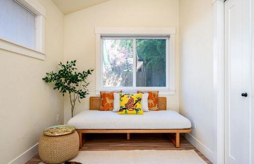 Cozy Laurelhurst Retreat - Photo 8