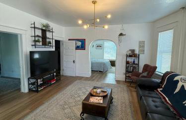 Updated 2 bedroom close to downtown and university - Foto 1