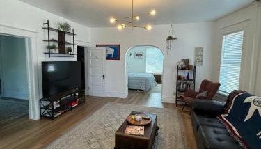 Updated 2 bedroom close to downtown and university - Foto 1