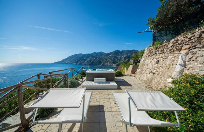 Luxury Villa Vittoria- Villa With Garden Swimming Pool and Jacuzzi Overlooking the sea - Foto 2