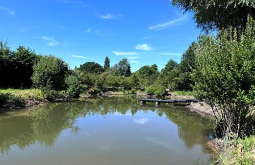 Farmhouse in Suffolk with wild swimming & hot tub - Photo 54