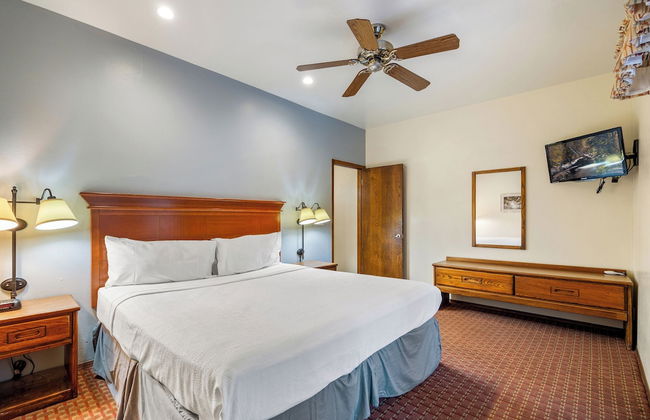 Roundhouse Resort - Photo 16