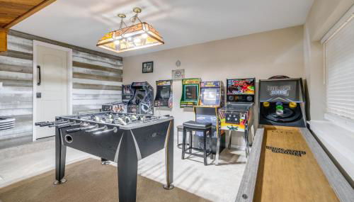 Spacious and Serene Lake Ridge Retreat with Game Room! - Foto 2