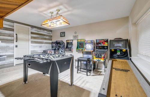 Spacious and Serene Lake Ridge Retreat with Game Room! - Foto 2