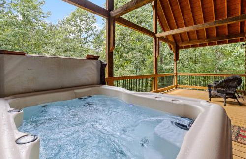 Romantic Cabin w Rain Shower & Spa Tub - Photo 30