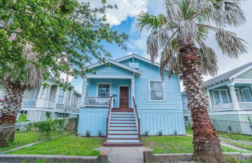 Uptown Cottage Newly Updated Home Near the Strand Galveston Harbor and UTMB - Foto 2