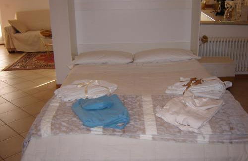 CASA DEL SOLE APPARTAMENTO N° 2 WHITE AND GOLD ROOM - Foto 20