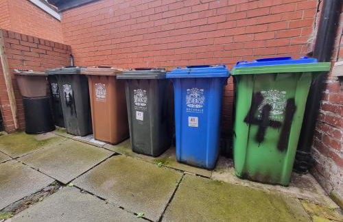 3 Bedroom House Ideal for Work Family Short or Long Term Stays Easy Access to Manchester Oldham Halifax Bury - Foto 33