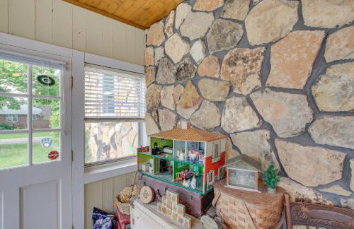 Historic Home with Sunroom - 5 Mi to Lambeau Field! - Foto 13