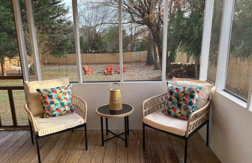 Modern 3 bedroom home downtown Forest city outstanding backyard, pet friendly - Foto 29