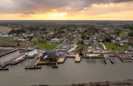 Artist Apartment - Idyllic villa steps from Town & the waterfront! - Foto 52