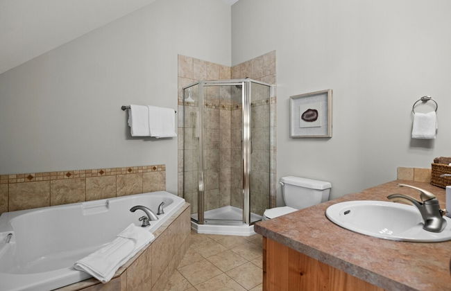 MODERN 4,500 sqft Ski Chalet: 5 Br + 6 Ba | Pool Table | Pool + PRIVATE Hot Tub - Photo 44