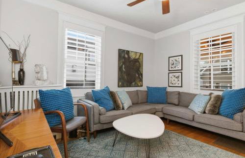 Charming 4BR Bungalow - Steps to Clarendon METRO - Foto 21