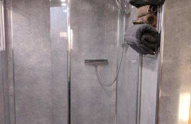 The Hideaway with hot tub - Foto 16