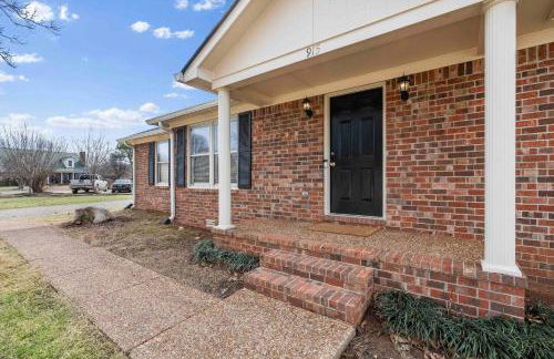 ~Spacious / Cozy / Sleeps 8+ Near MTSU and Siegel - Foto 41