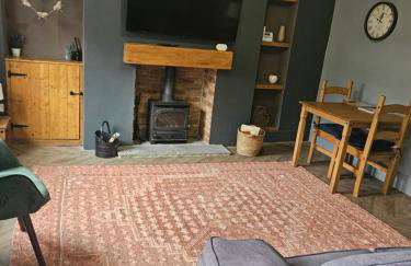 Caterpillar Cottage, tucked away in Kelbrook - Photo 1
