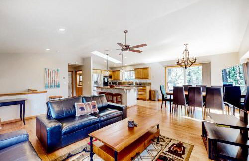 Sunlit Forest Haven - Foto 11