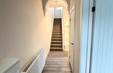 Spacious 4 Bed House, Modern, Free Parking - Foto 12