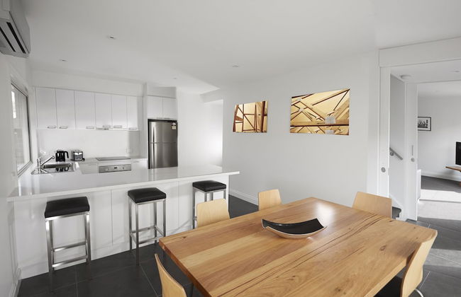 Mansi on Raymond - Photo 20