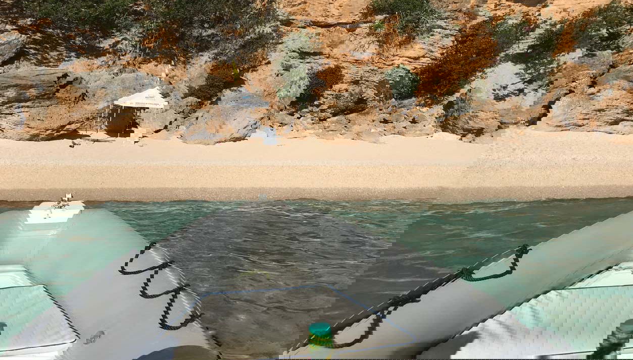 Admirez la vue depuis le bateau